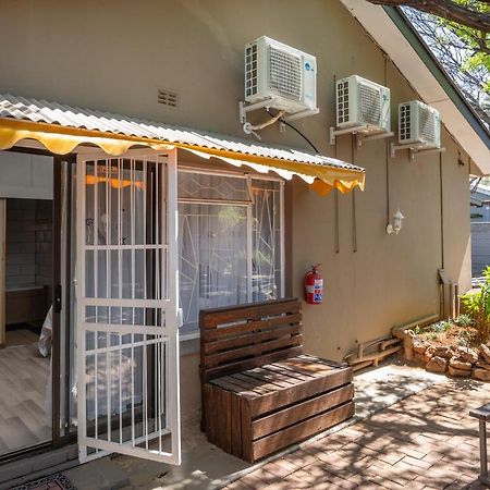 Cosy Cottages Guesthouse พ็อตเชฟสตรูม ภายนอก รูปภาพ