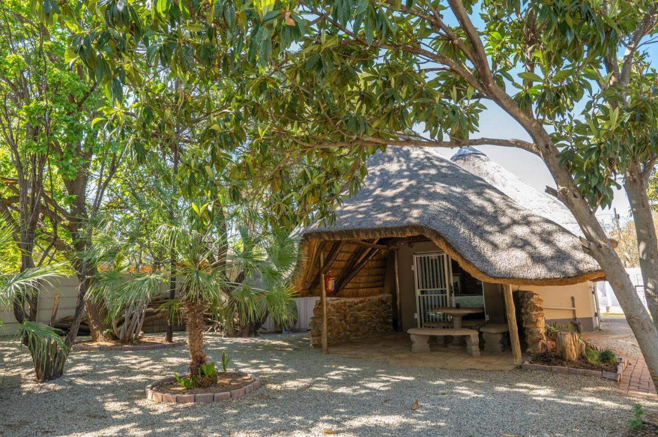Cosy Cottages Guesthouse พ็อตเชฟสตรูม ภายนอก รูปภาพ