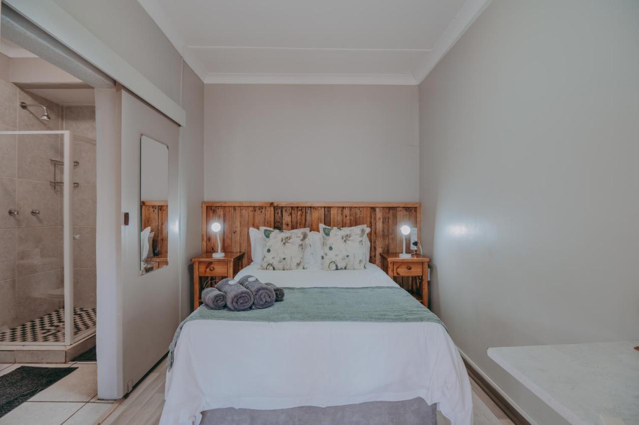 Cosy Cottages Guesthouse พ็อตเชฟสตรูม ภายนอก รูปภาพ