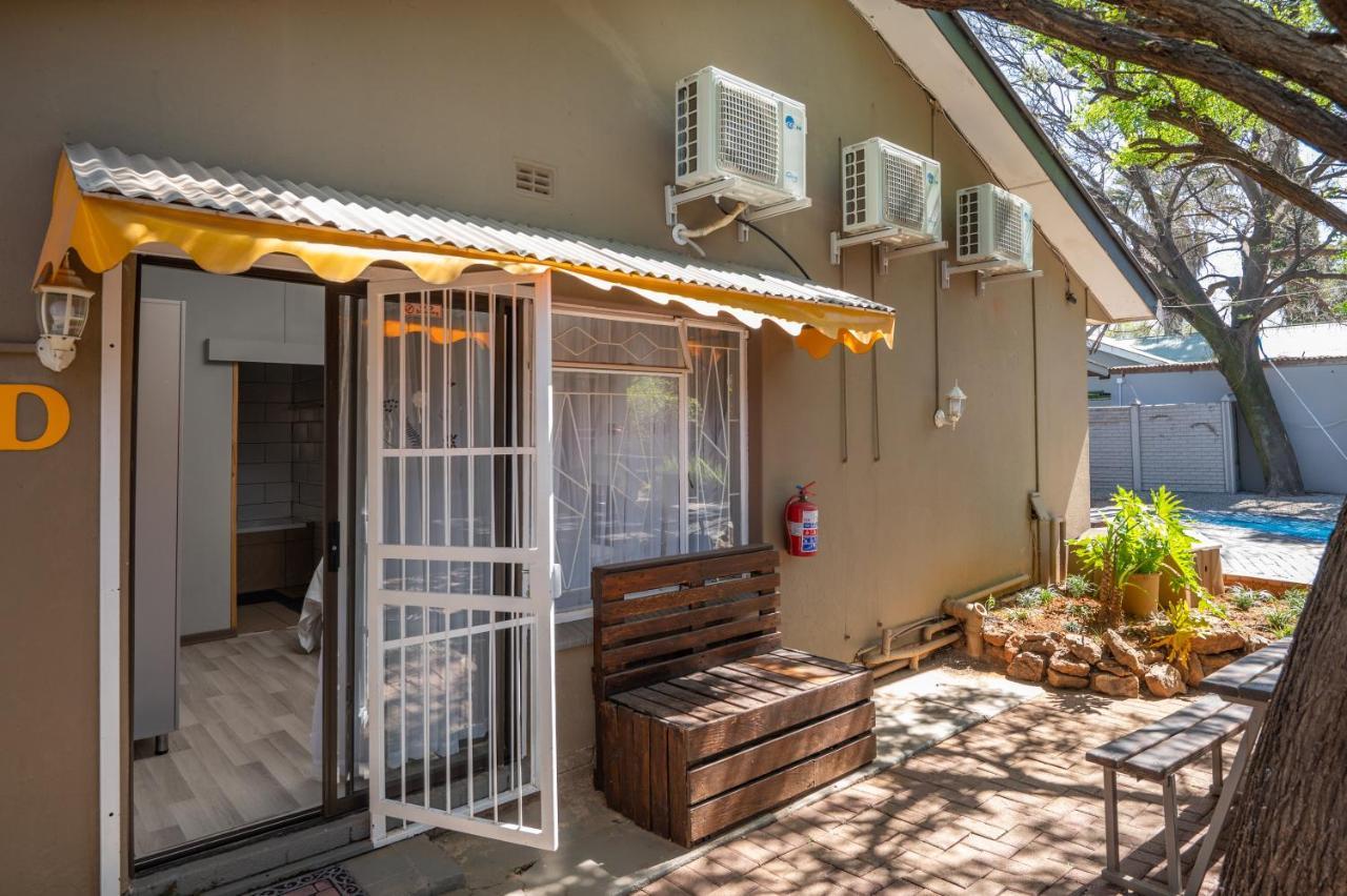 Cosy Cottages Guesthouse พ็อตเชฟสตรูม ภายนอก รูปภาพ