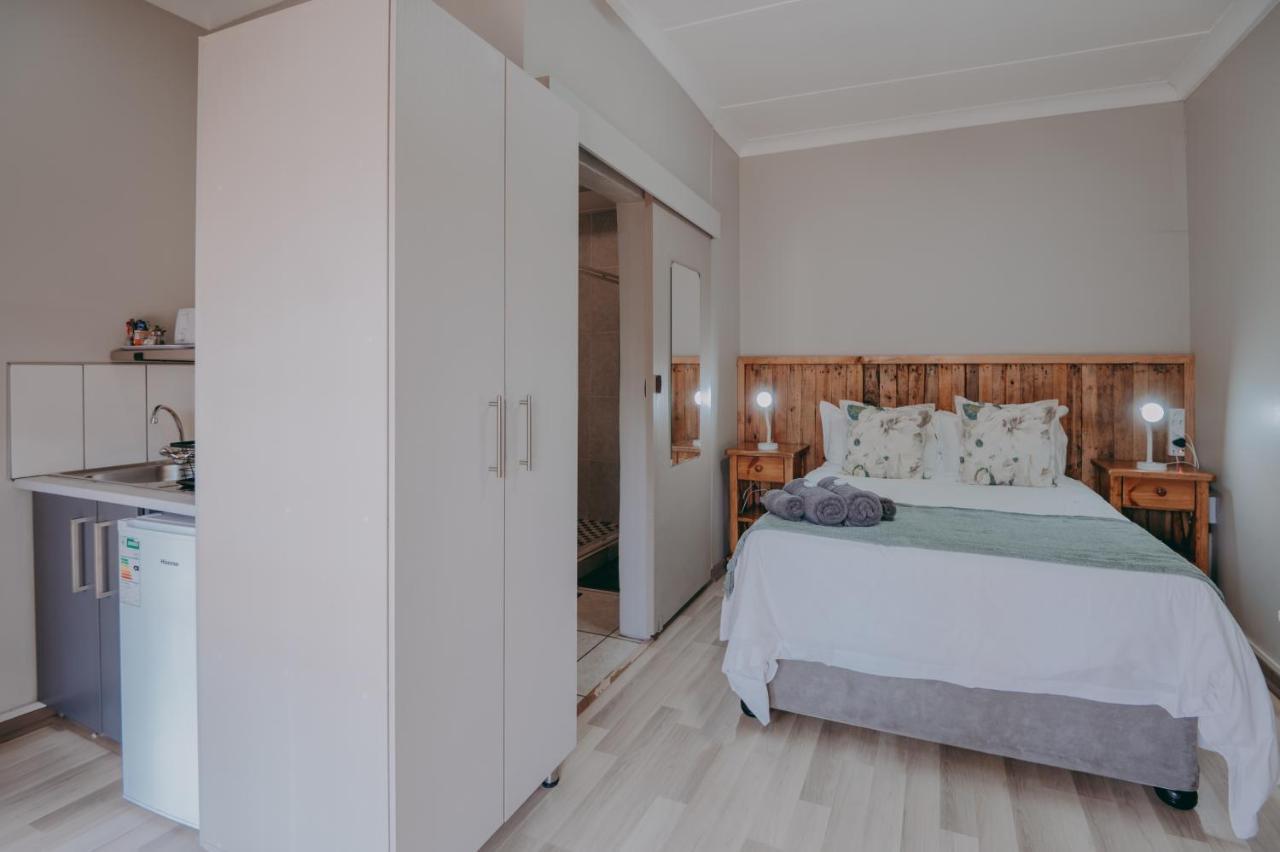 Cosy Cottages Guesthouse พ็อตเชฟสตรูม ภายนอก รูปภาพ