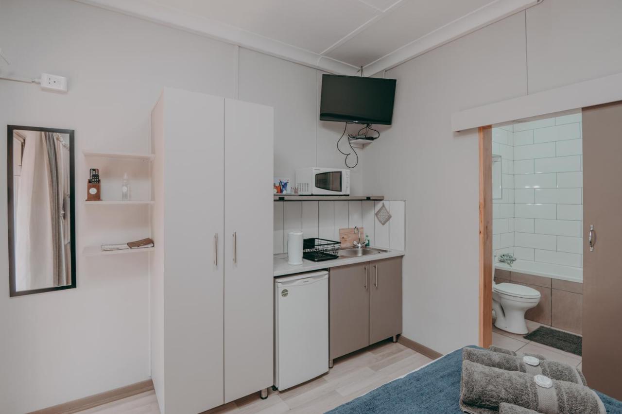 Cosy Cottages Guesthouse พ็อตเชฟสตรูม ภายนอก รูปภาพ