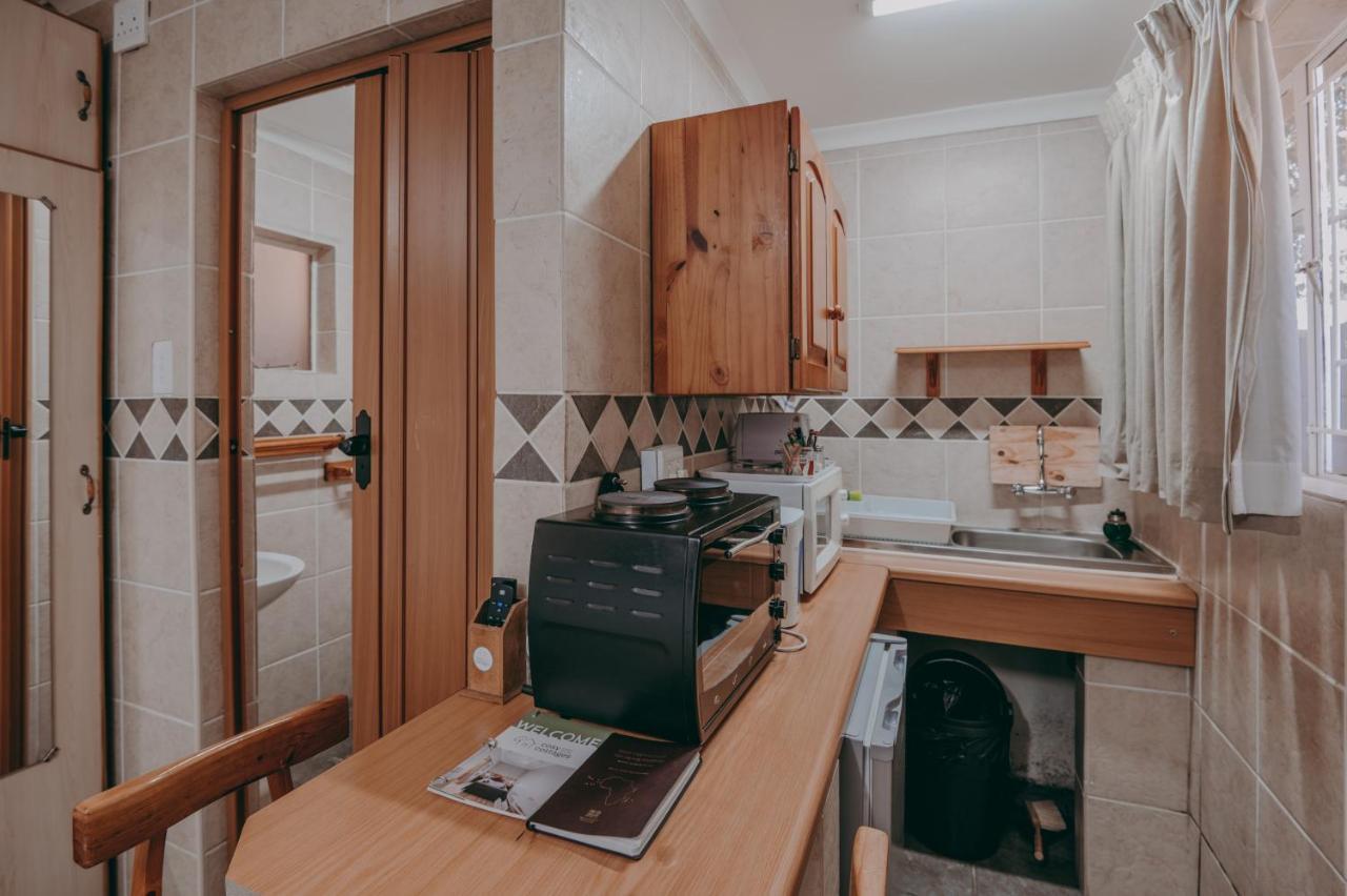 Cosy Cottages Guesthouse พ็อตเชฟสตรูม ภายนอก รูปภาพ