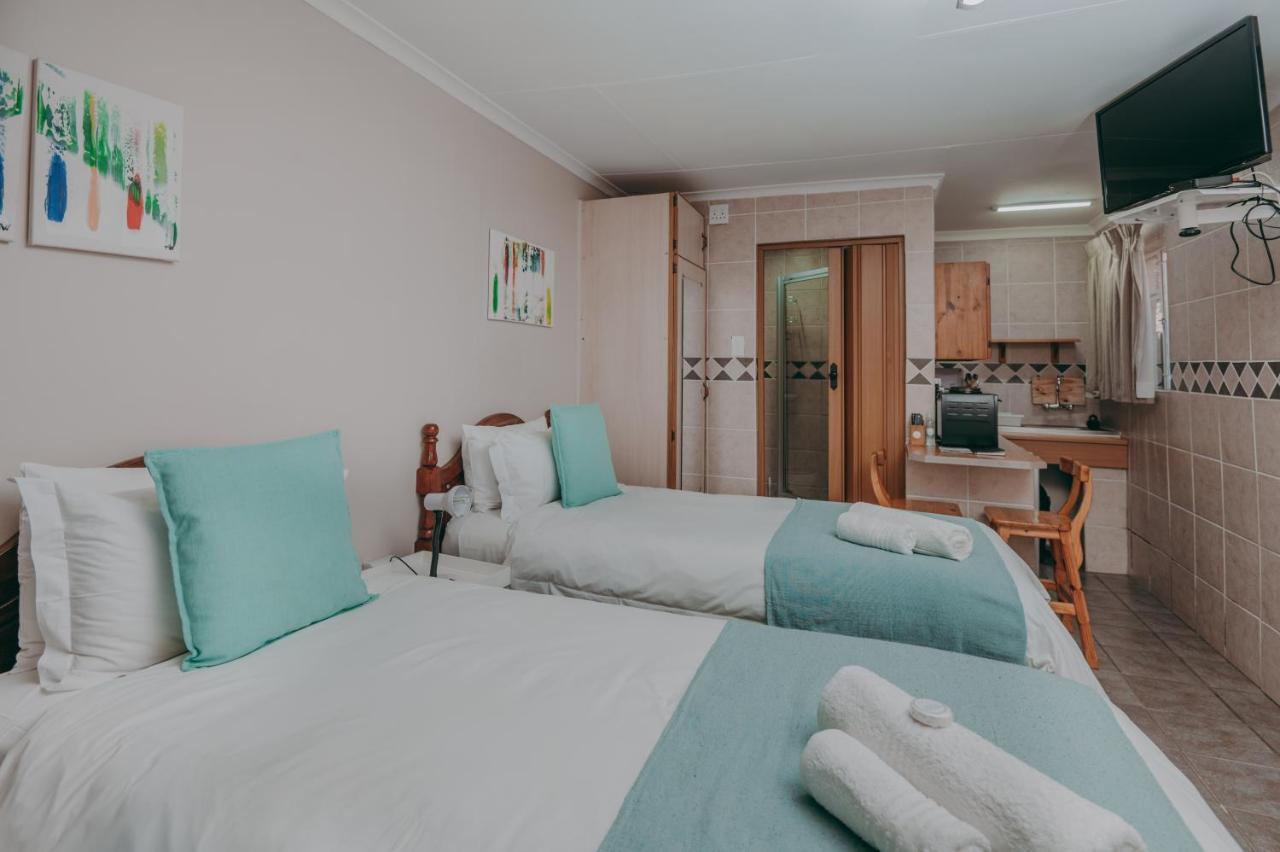 Cosy Cottages Guesthouse พ็อตเชฟสตรูม ภายนอก รูปภาพ
