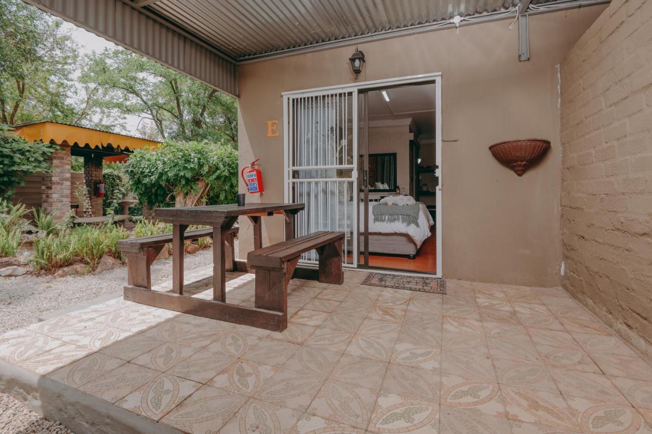 Cosy Cottages Guesthouse พ็อตเชฟสตรูม ภายนอก รูปภาพ
