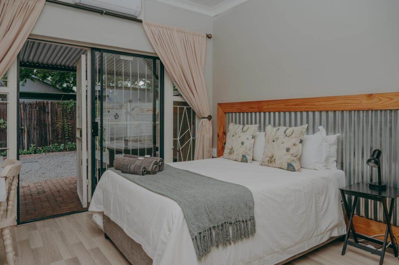 Cosy Cottages Guesthouse พ็อตเชฟสตรูม ภายนอก รูปภาพ