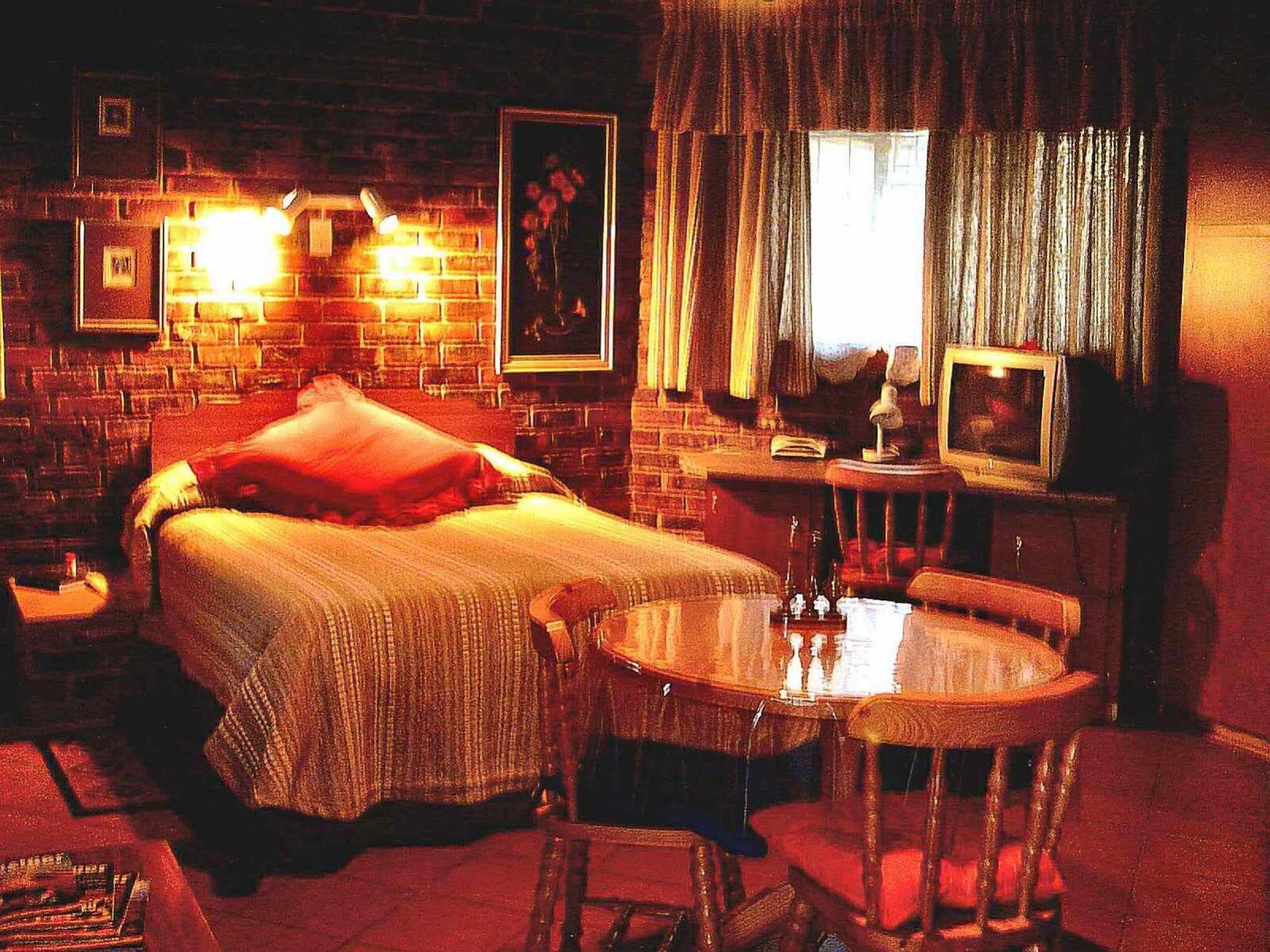 Cosy Cottages Guesthouse พ็อตเชฟสตรูม ภายนอก รูปภาพ