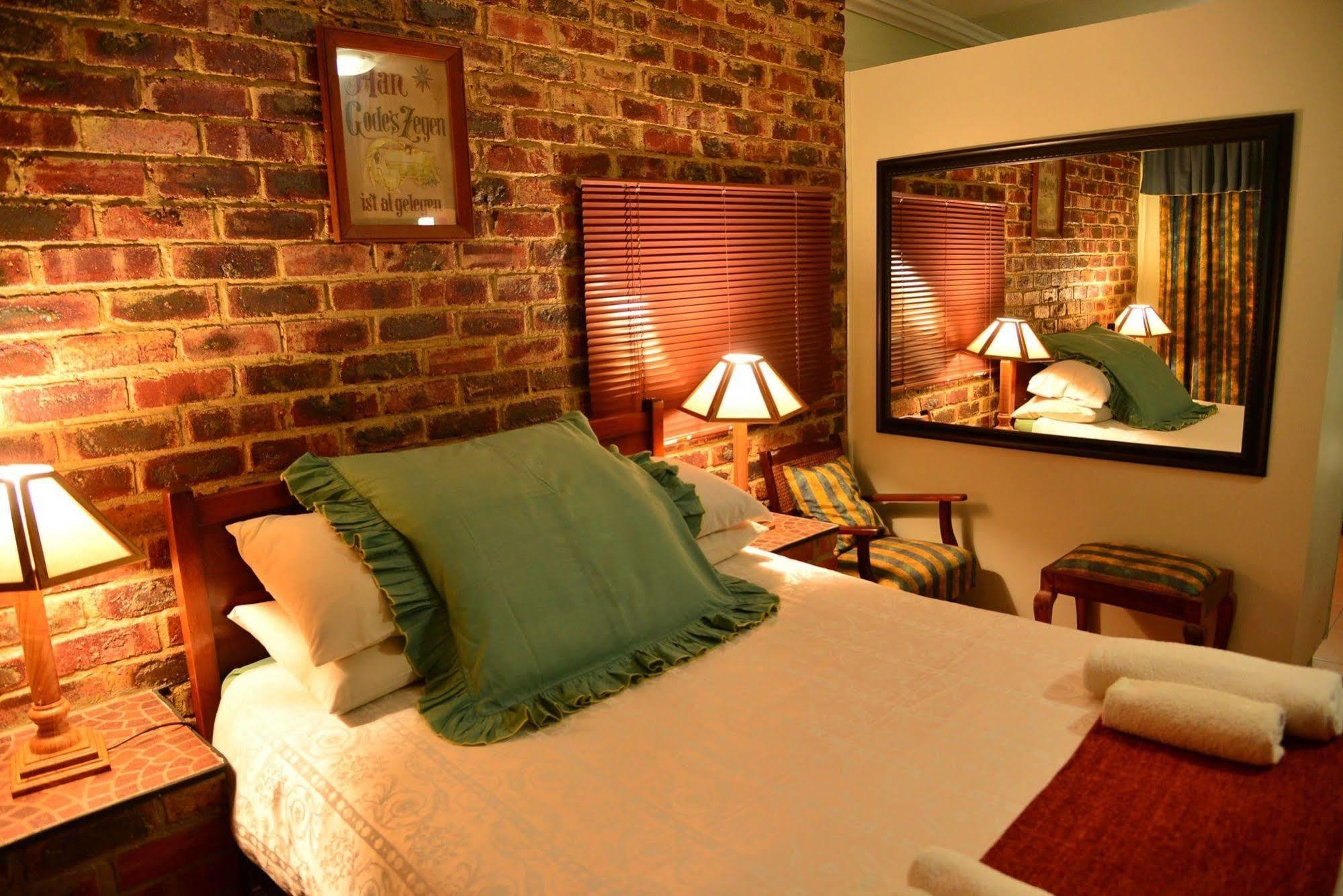 Cosy Cottages Guesthouse พ็อตเชฟสตรูม ภายนอก รูปภาพ