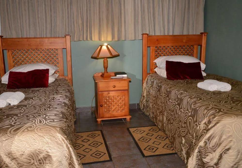 Cosy Cottages Guesthouse พ็อตเชฟสตรูม ภายนอก รูปภาพ