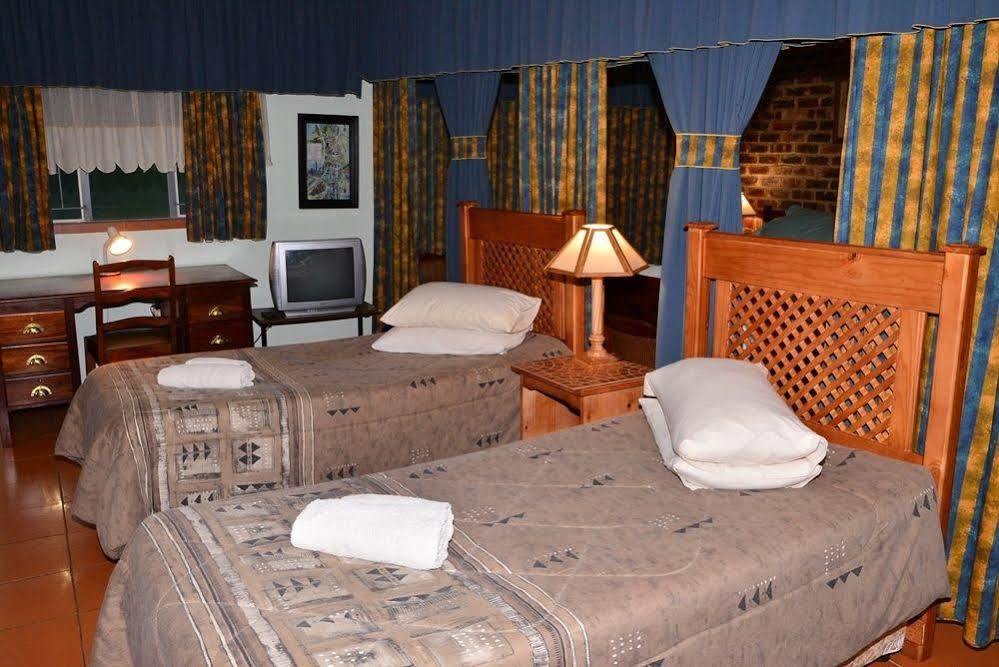 Cosy Cottages Guesthouse พ็อตเชฟสตรูม ภายนอก รูปภาพ